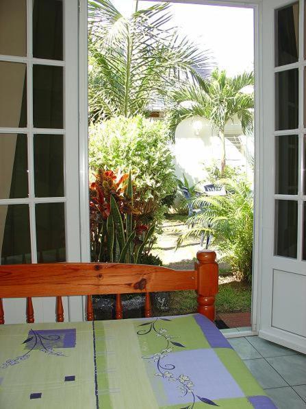 Hotel CHEZ PAPA DAYA Saint Pierre Buitenkant foto