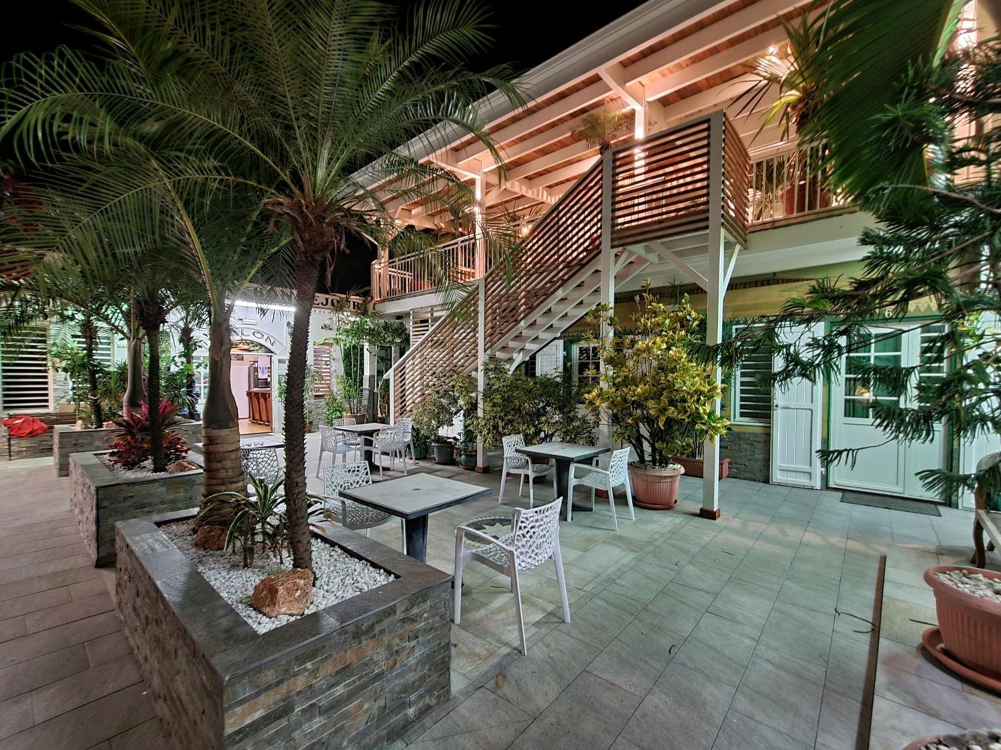 Hotel CHEZ PAPA DAYA Saint Pierre Buitenkant foto
