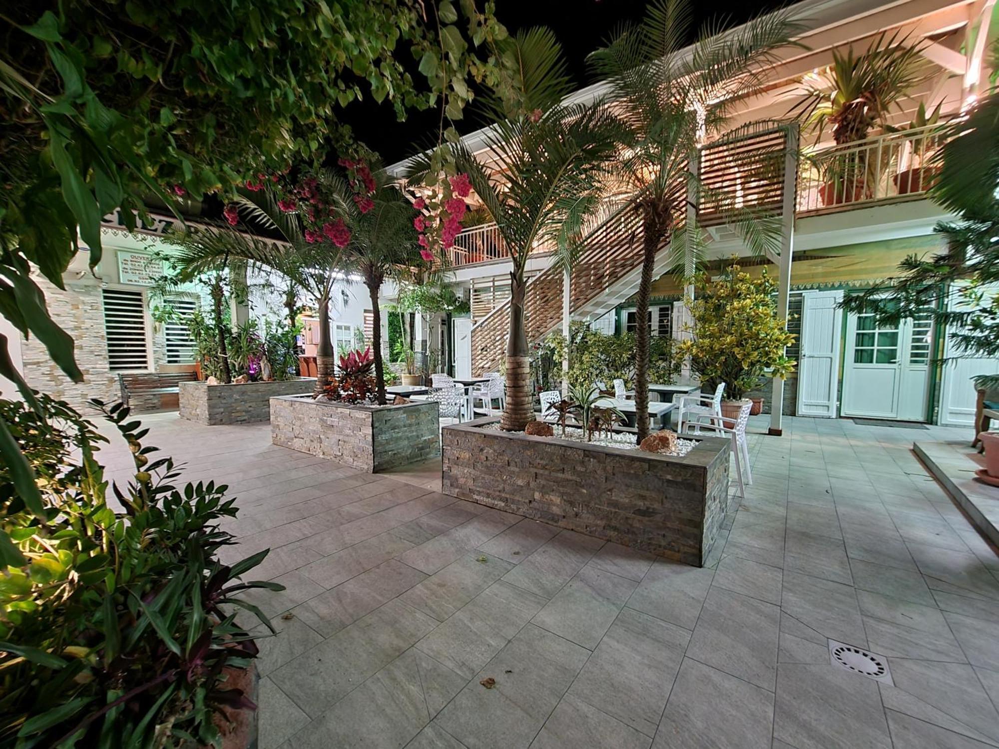 Hotel CHEZ PAPA DAYA Saint Pierre Buitenkant foto
