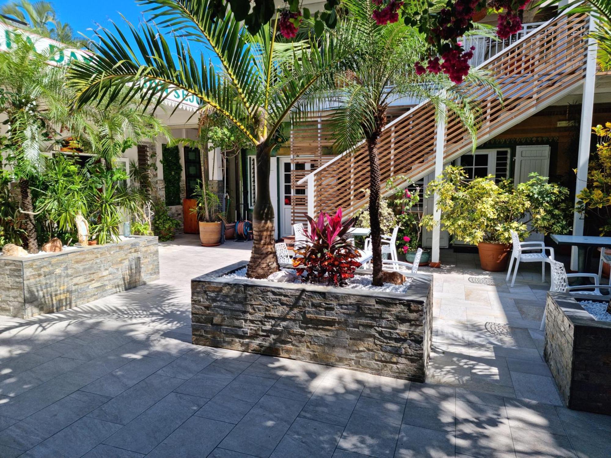 Hotel CHEZ PAPA DAYA Saint Pierre Buitenkant foto