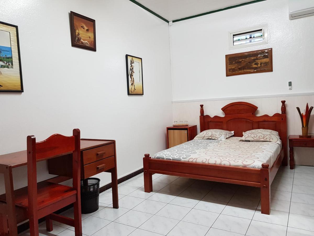 Hotel CHEZ PAPA DAYA Saint Pierre Buitenkant foto