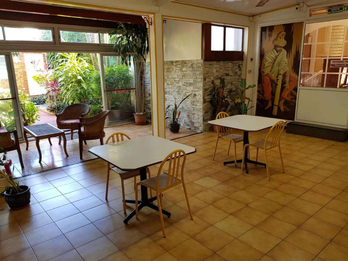 Hotel CHEZ PAPA DAYA Saint Pierre Buitenkant foto
